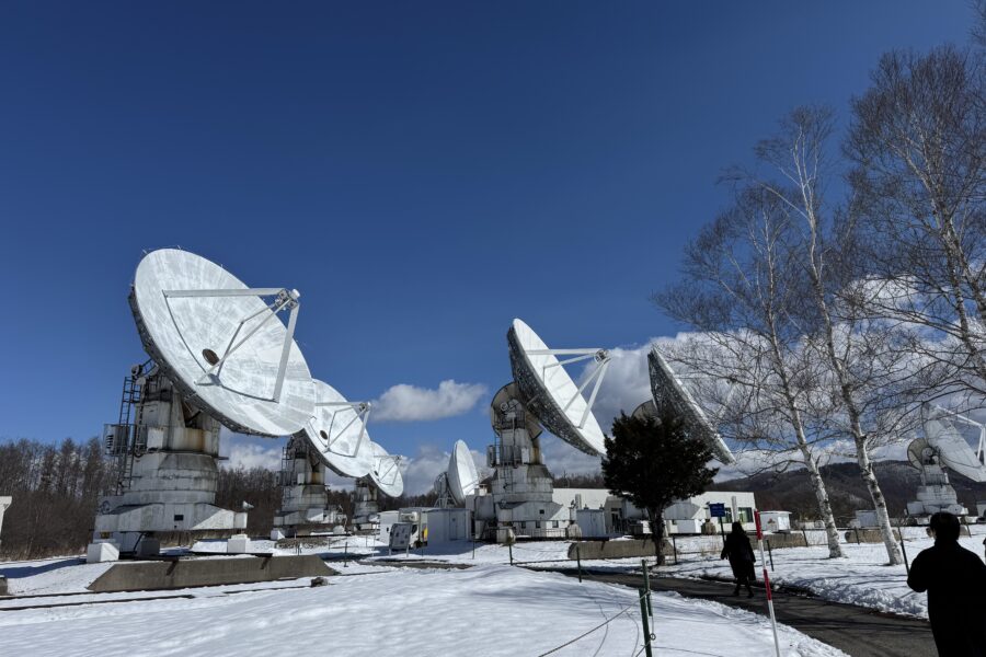 国立天文台の野辺山宇宙電波観測所の風景